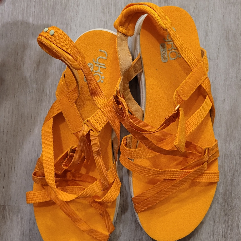 Sandals, 8.5M, super comfy, soft